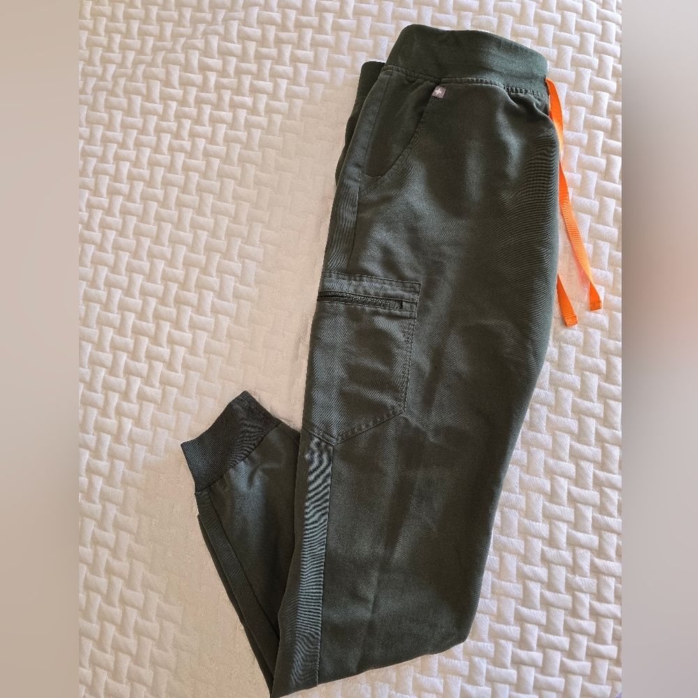Womens Figs Moss Zamora Jogger Scrub Pants Size: L/tall